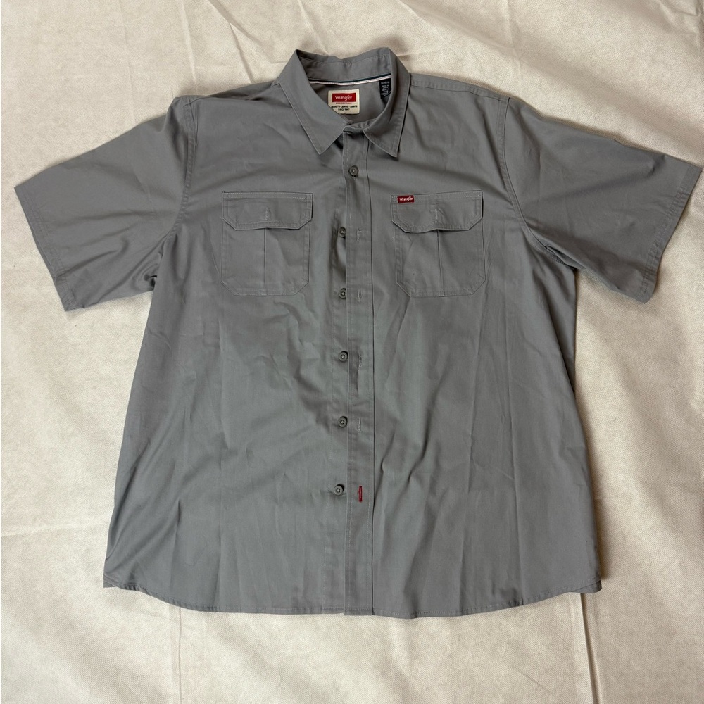 Wrangler Authentics Shirt Men's Size XL Gray Short Sleeve Button Up 2-pocket